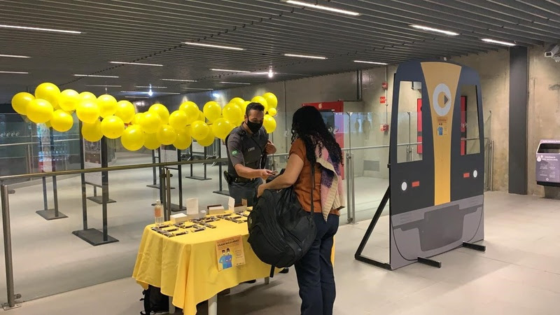 Estações de trem e metrô homenageiam profissionais no Dia Internacional da Enfermagem nesta quinta